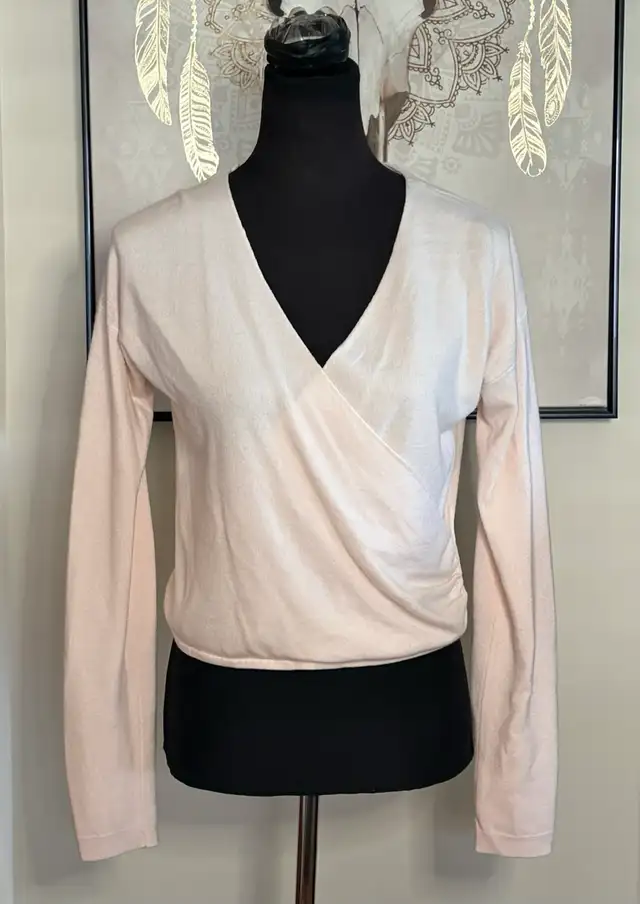 Linge femme XS et Small  in Women's - Tops & Outerwear in Laval / North Shore - Image 2