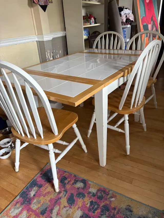 Table + 4 Chairs in Dining Tables & Sets in City of Halifax - Image 4