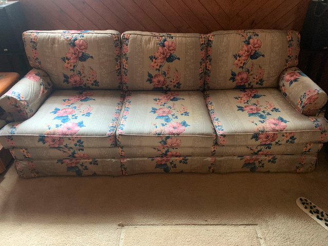Sturdy well made couch in very good condition. $100.00 in Couches & Futons in Kitchener / Waterloo