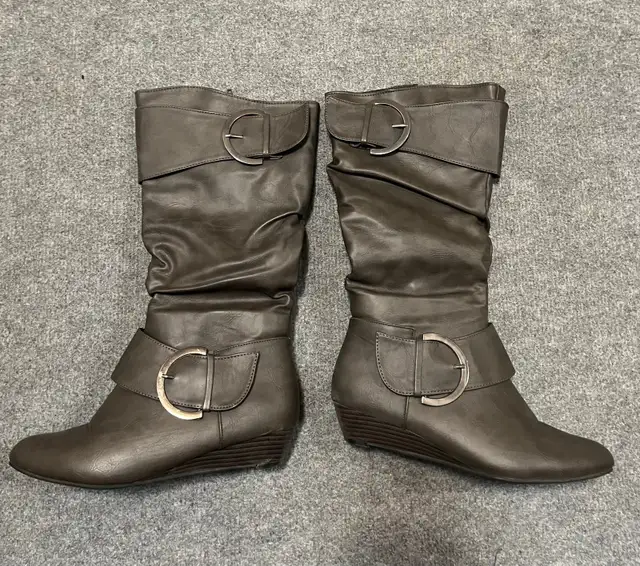 Size 8 Boots and 8.5 Heels in Women's - Shoes in Edmonton - Image 3