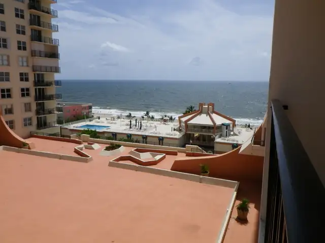 OCEAN FRONT 2 BEDROOM CONDO IN POMPANO BEACH (FLORIDA) FOR RENT in Florida in Canada - Image 3