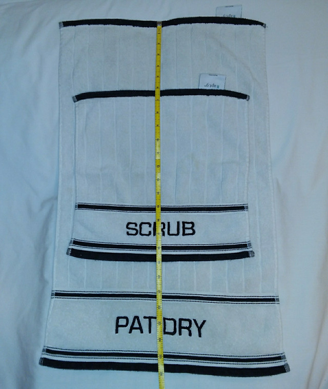 Bathroom Decor 2pc Towel Set SCRUB & PAT DRY, Apt9 Brand in Bathwares in Truro - Image 4