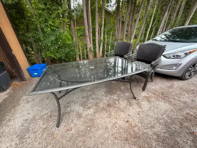 Patio set with 6 chairs-needs some tlc Good sturdy shape