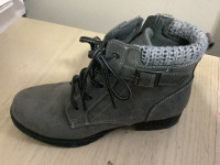 Selling ladies boots