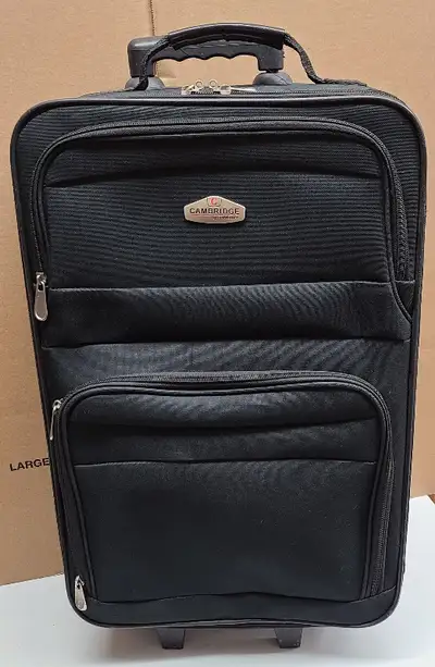 ****Cambridge 18 in upright Carry On Luggage**** This upright luggage has in-line wheels and interlo...