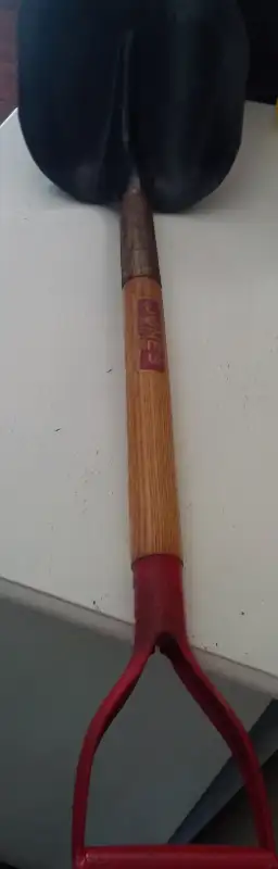 Heavy-Duty Shovel, D-Handle Breakdown Scoop, Gananoque, ON, View more