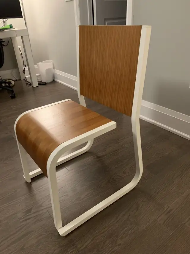 Pair of Mid Century Modern Solid Wood Chairs in Dining Tables & Sets in City of Toronto - Image 3