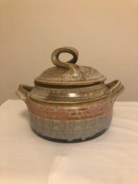 Pottery casserole dish with lid