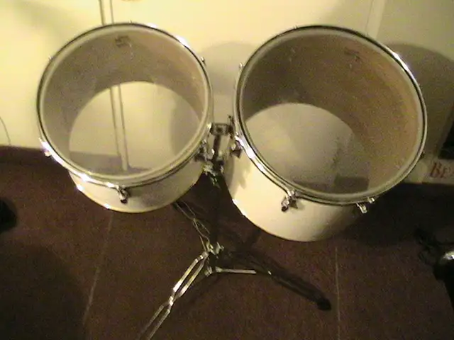 VINTAGE PEARL Export"Concert Toms" With H-Duty DBLE-Braced Stand in Drums & Percussion in Windsor Region - Image 7