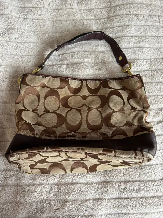 COACH vintage signature hobo shoulder bag in Women's - Bags & Wallets in Barrie - Image 5