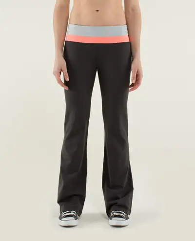 LULULEMON GROOVE PANT SOOT VERY LIGHT FLARE HEATHERED BLACK SIZE 4 Brand: Lululemon Color: Soot Mate...