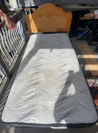 20$ - Lit Simple - Twin Bed, View more