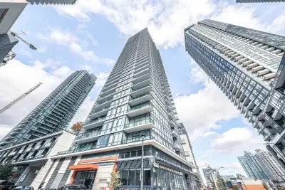 ️ Penthouse 1 Bed + Den | 36th Floor | Square One | $2,400/Month | Aug 1 Modern penthouse suite in t...