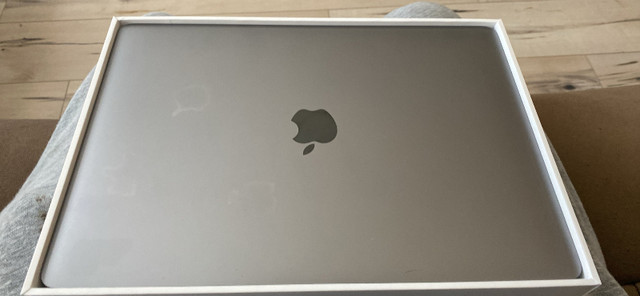 MacBook Air 13.5 inch 2020 in Laptops in Delta/Surrey/Langley - Image 3