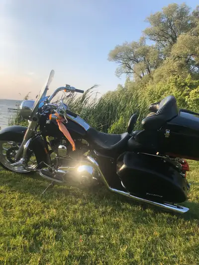 2004 Road King Custom. Many CVO parts, excellent condition - asking $10,000.00 please text 416 707 4...