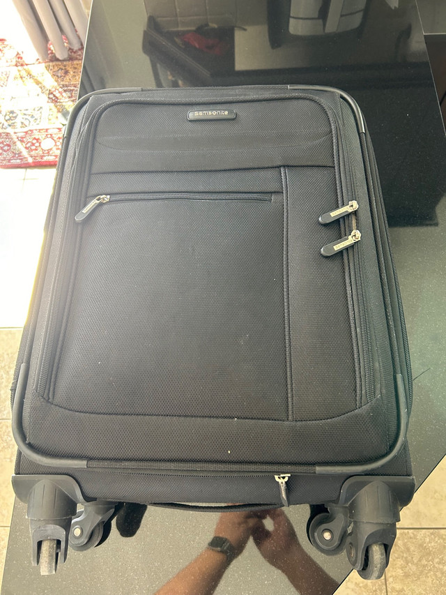 - [ ] Luggage valise sur roulette samsonite 24x16x10 dans Autre  à Ville de Montréal
