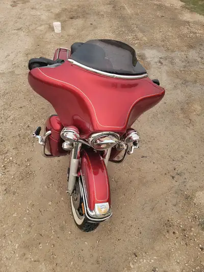 Runs and drives well New Fuel Pump New Plugs New Pads All fluids changed religiously Comes with radi...
