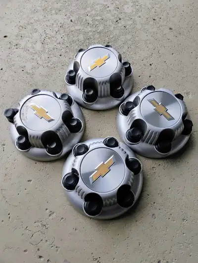 In great shape. One has some finish marks as seen in picture. Fits 1500 models with 6x139.7 (6x5.5)...