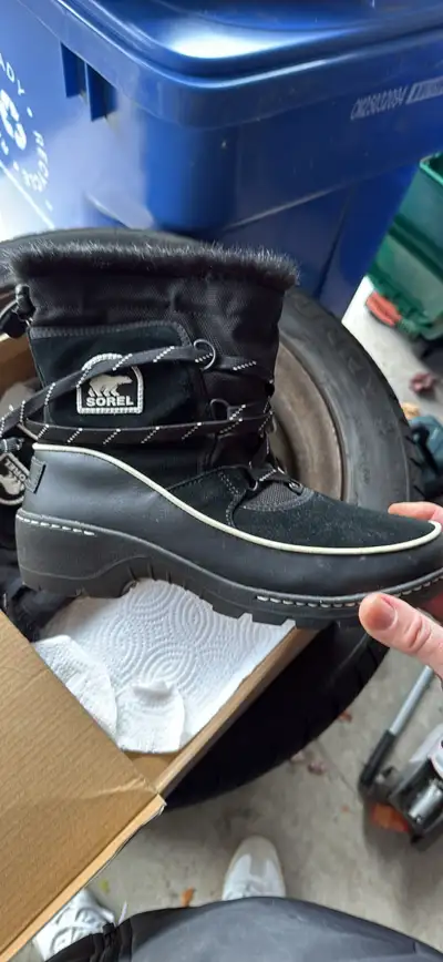 Sorel winter boots women’s 8.5, View more