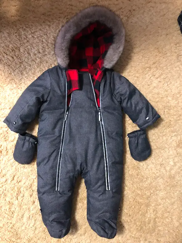 Baby snow suit (onesie)- Canadian saver in Clothing - 9-12 Months in Kingston - Image 2
