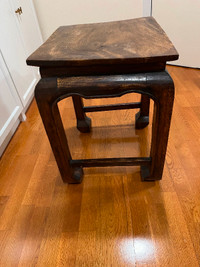 Table salon en bois massif (table en coin)