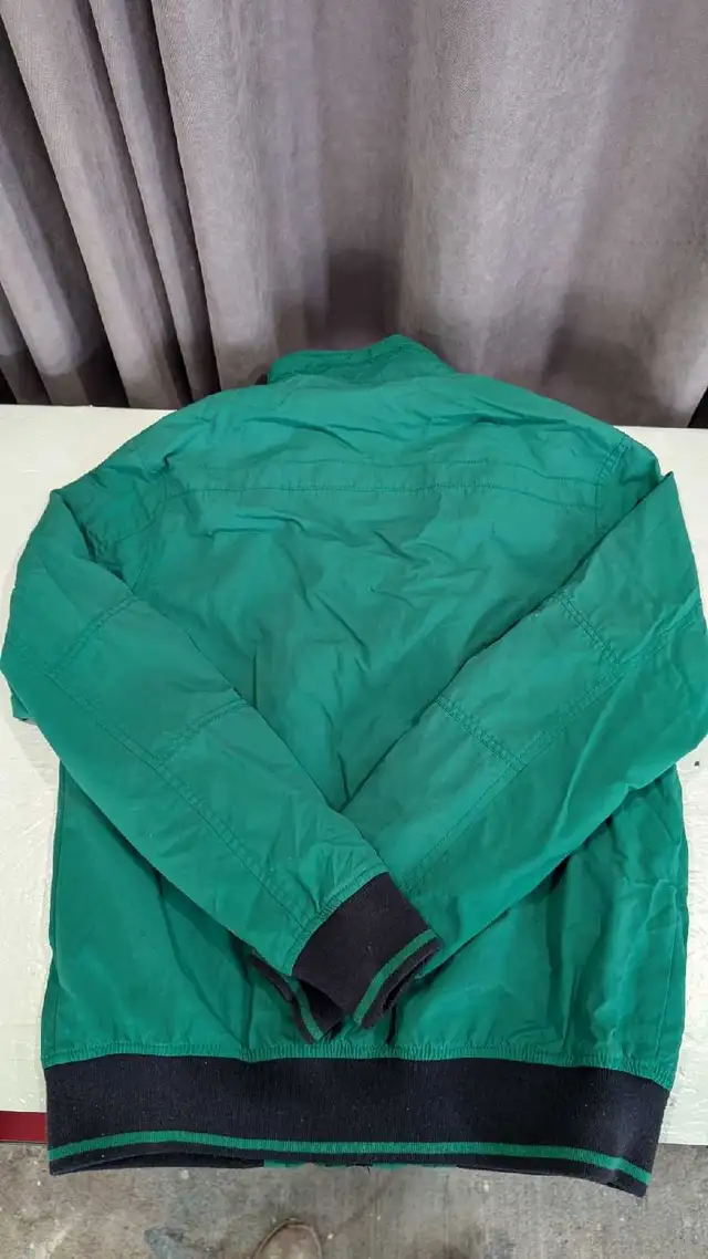 Tommy Hilfiger green windbreaker jacket - fall or spring men's  in Men's in Oshawa / Durham Region - Image 7