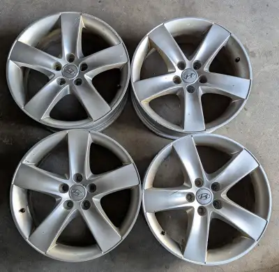 18-inch Hyundai Rim 4-1/2 inch bolt pattern, 18 x 7J x offset 35
