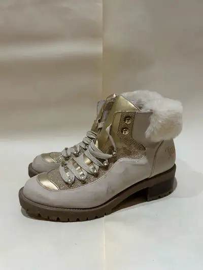 Women’s size 10 hiker boots
