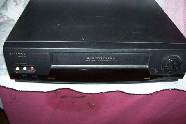 Optimus VCR Model #16-632  Sony Compact five Disk Player Parts in Video & TV Accessories in City of Toronto - Image 3
