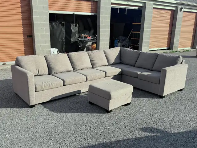 Grey Sectional  in Couches & Futons in Kingston - Image 2
