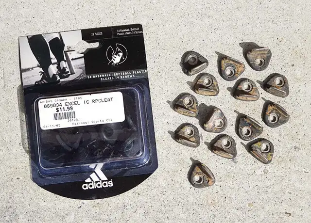 Men’s ADIDAS baseball/softball interchangeable cleats - size 10. in Baseball & Softball in Markham / York Region - Image 7