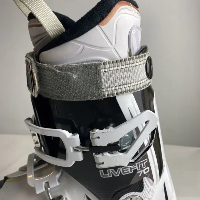 Atomic Women’s Live Fit 70 Ski Boots Size US 7.5 24/24.5 White in Ski in Ottawa - Image 8