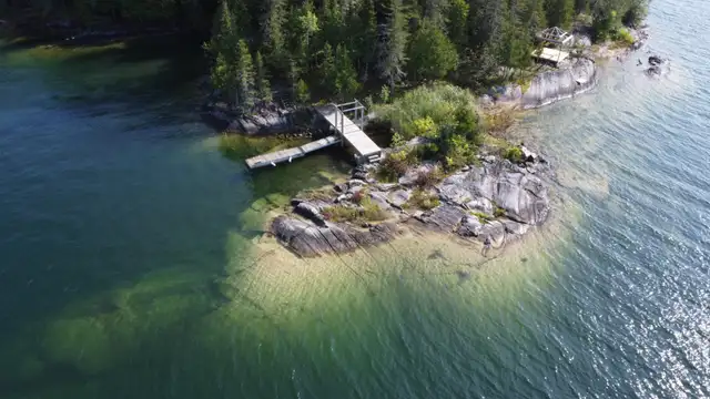 LAKEFRONT COTTAGE on Rodick Lake, Private in Quebec in Canada - Image 3