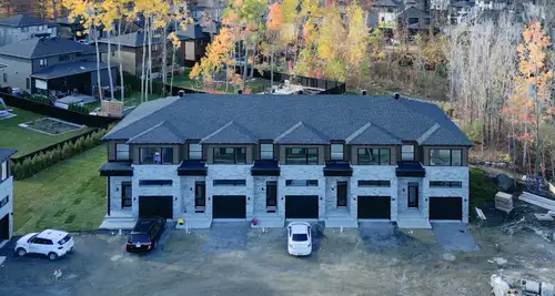 VISITE LIBRE DIMANCHE 23 NOVEMBRE 14H À 16H *DISPONIBLE DÈS MAINTENANT* Construction neuve avec peti...