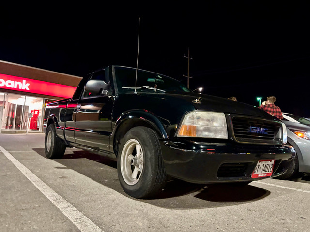 2003 gmc Sonoma/ S10  in Cars & Trucks in Markham / York Region - Image 2