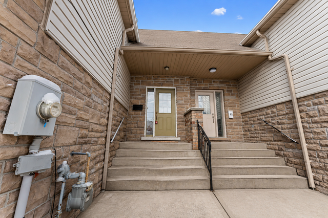 Private Bedroom & Living Room for Rent in Room Rentals & Roommates in Oshawa / Durham Region - Image 10