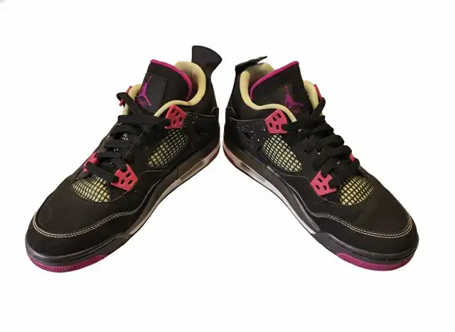 RARE 2014 Jordan 4 "Fuchsia Flash" Black/Pink Splatter (6.5) in Women's - Shoes in City of Montréal - Image 6