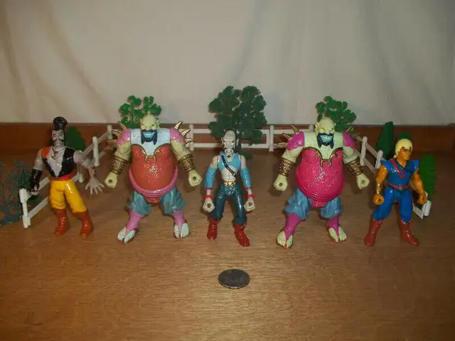 5 vintage Hasbro actions figures-1990 in Toys & Games in City of Montréal - Image 3