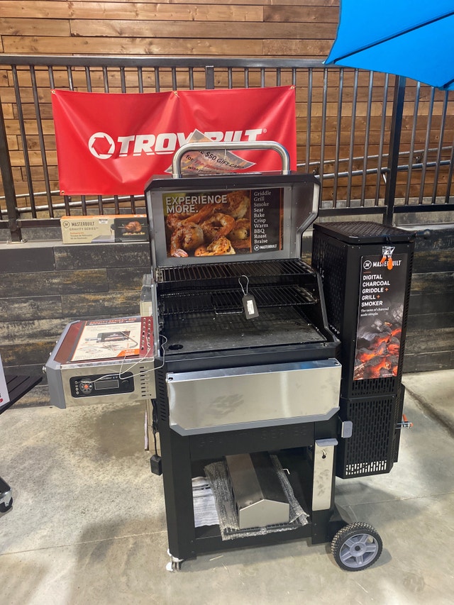 Masterbuilt 28” Gravity Series Digital Charcoal Grill BBQs & Outdoor