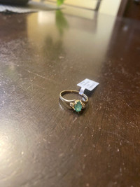 Beautiful  gold 10K ring with green Emerald 