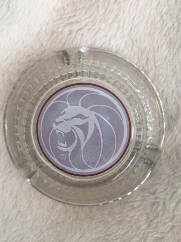 Vintage MGM Grand lions head ash tray in Arts & Collectibles in Moncton - Image 3