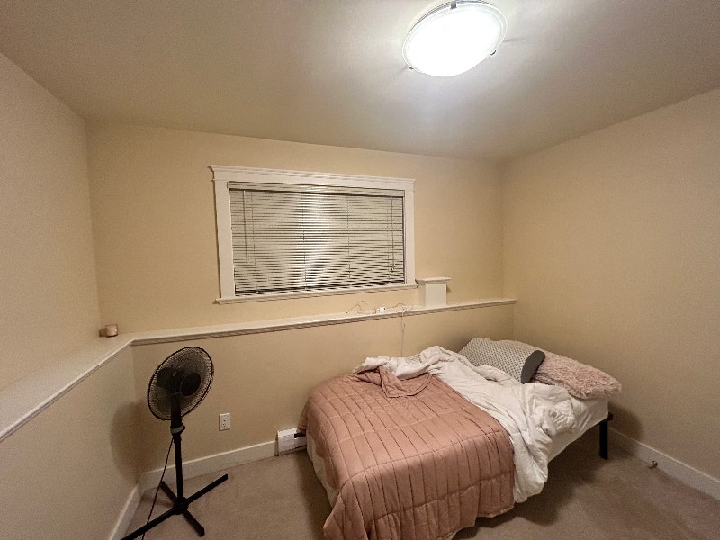 Looking for a female roomate in a 2 bedroom september 1 Room Rentals