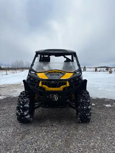 2013 can am commander with 3400km. Clean unit. Power steering, Roof, Half front windshield, rear win...