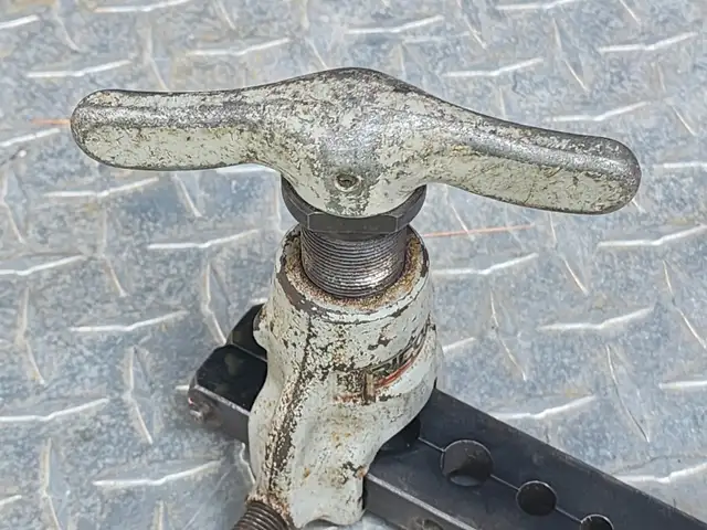 Ridgid Plumber Automotive Mechanic Flairing Tool in Hand Tools in Windsor Region - Image 9
