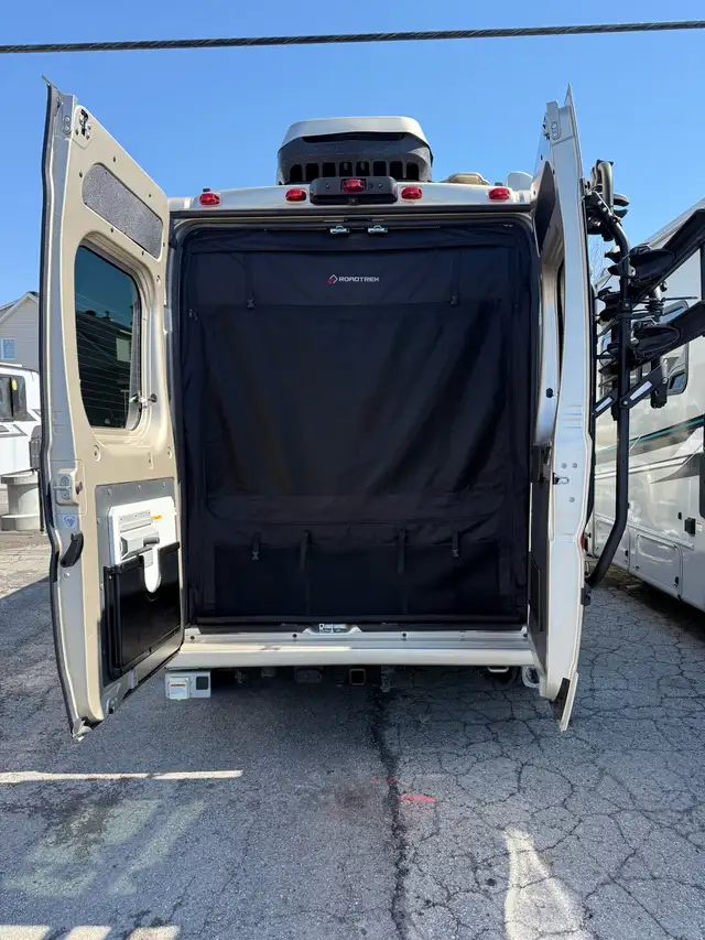 2023 ROADTRECK ZION SRT IMPECCABLE  in RVs & Motorhomes in West Island - Image 9
