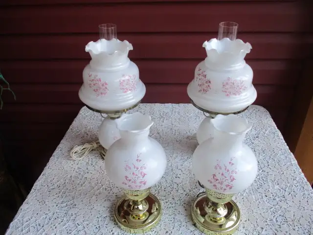4 Vintage Hurricane Style Table Lamps --all Matching in Indoor Lighting & Fans in New Glasgow - Image 2