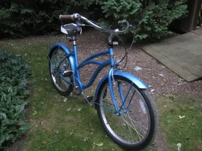Norco Beach Cruiser bike. 7 speed. 26" fat tires like new. LED headlight and tail lights. Aluminum r...