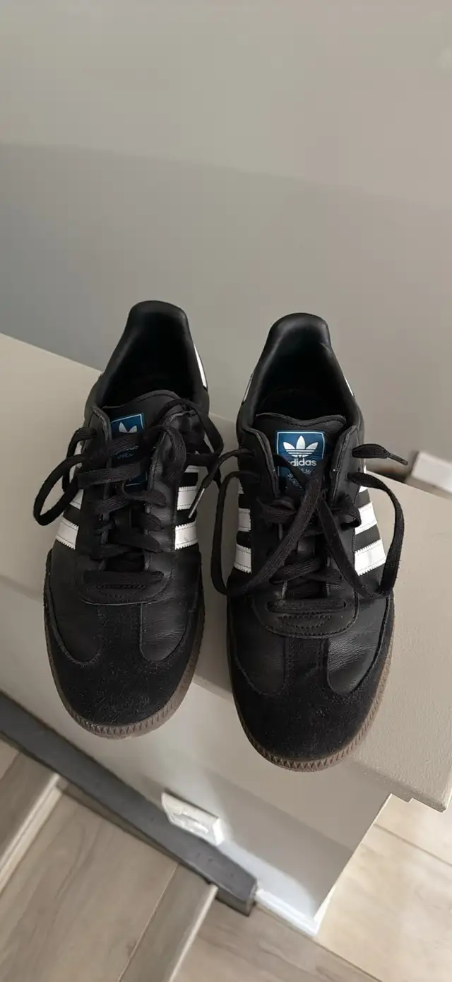 Adidas Samba size 9.5 in Men's Shoes in Saskatoon - Image 3