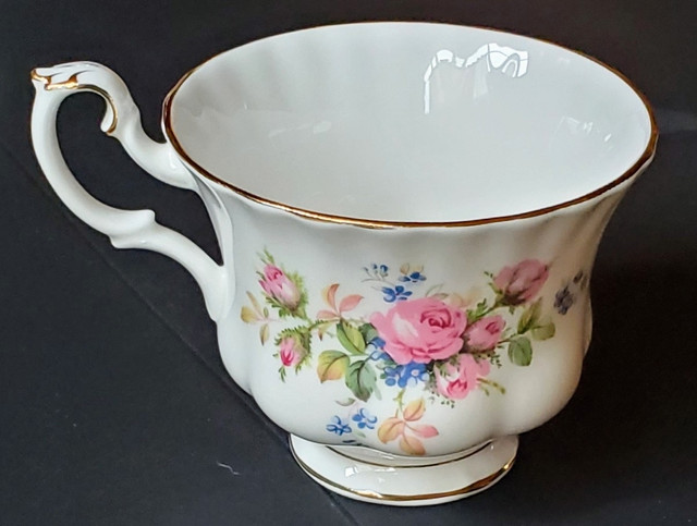 Royal Albert Tea Cup Saucer  in Arts & Collectibles in Oshawa / Durham Region - Image 4
