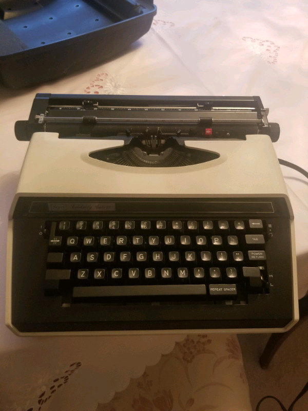 Typewriter in General Electronics in Oakville / Halton Region